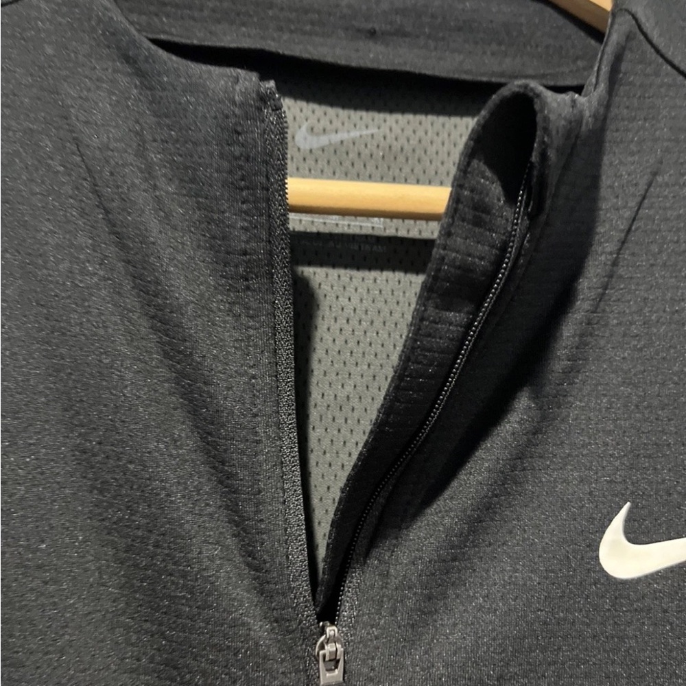 Nike Women’s Performance Dri-fit full zip golf athletic Jacket in Black - Picture 3 of 5